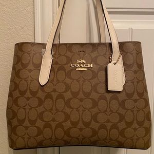 New  Coach Signature Avenue Carryall (Kaki/Chalk) 48735 - With Tags